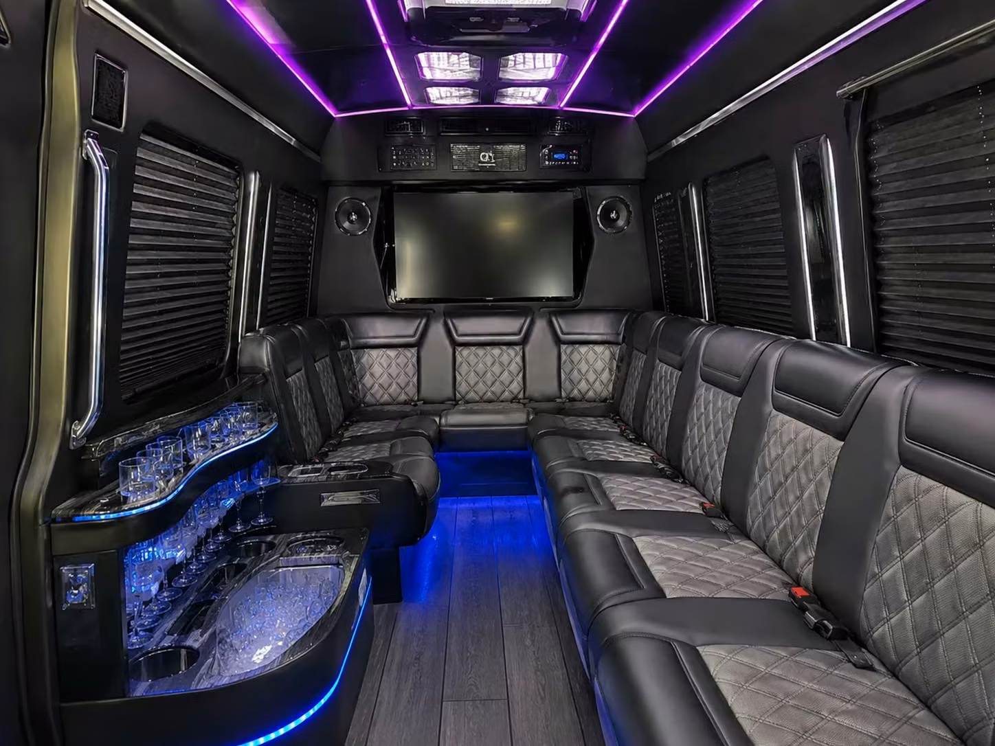 charterbusrentalwichita com makes finding wichita field trip transportation for large school groups simple